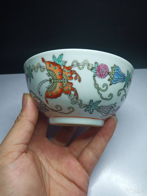 中国美術 古玩 粉彩花卉蝶々紋樣皿 中国美術 古玩 粉彩花卉紋樣皿