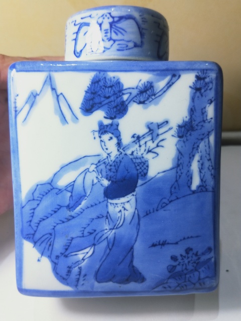古玩陶瓷{有保真卡}青花人物紋四方茶葉罐拍賣,當前價格299元