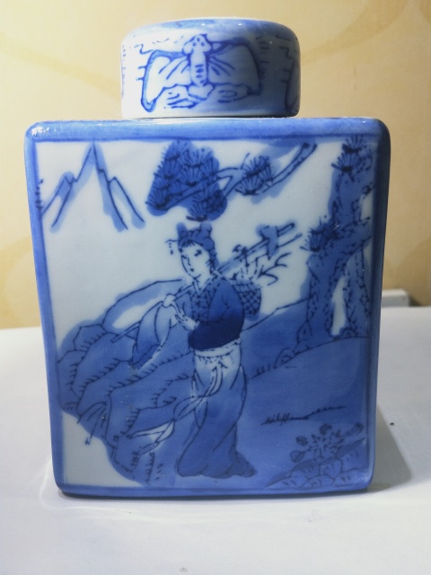 古玩陶瓷{有保真卡}青花人物紋四方茶葉罐拍賣,當前價格299元