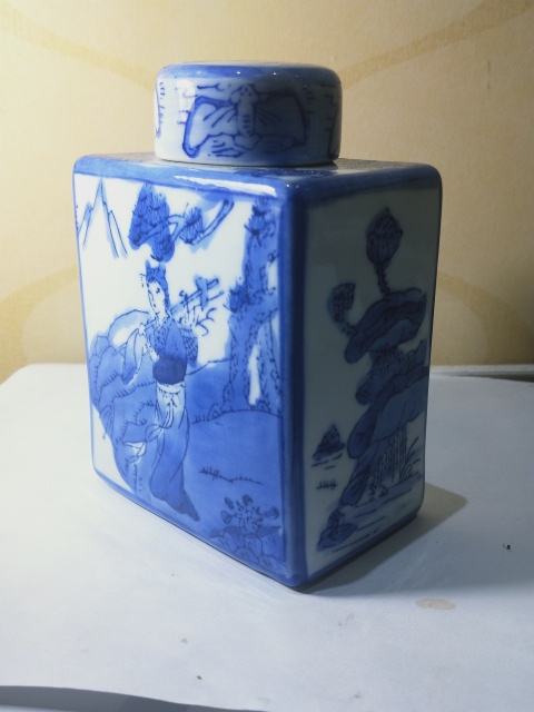 古玩陶瓷{有保真卡}青花人物紋四方茶葉罐拍賣,當前價格299元