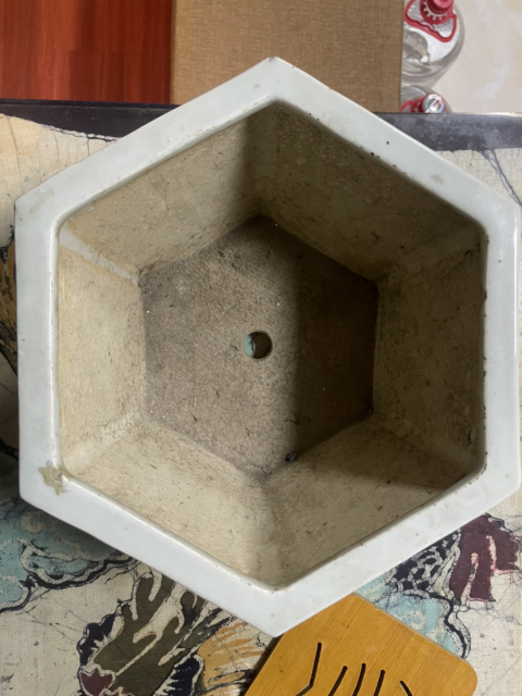 古玩陶瓷粉彩人物詩文六方花盆拍賣，當前價格12000元