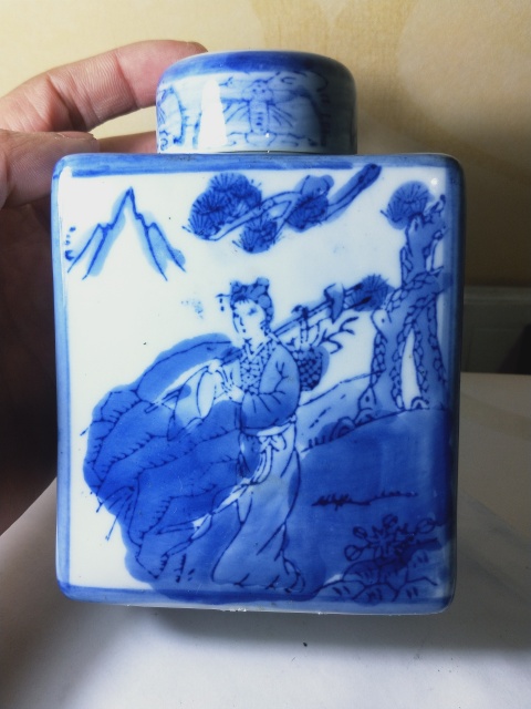 古玩陶瓷青花人物紋四方茶葉罐拍賣，當(dāng)前價(jià)格470元