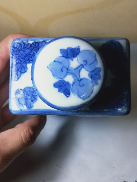 古玩陶瓷青花人物紋四方茶葉罐拍賣，當(dāng)前價(jià)格470元