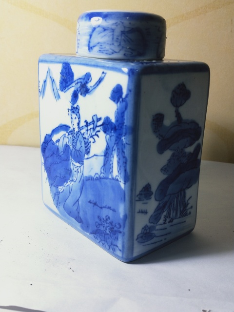 古玩陶瓷青花人物紋四方茶葉罐拍賣，當(dāng)前價(jià)格470元