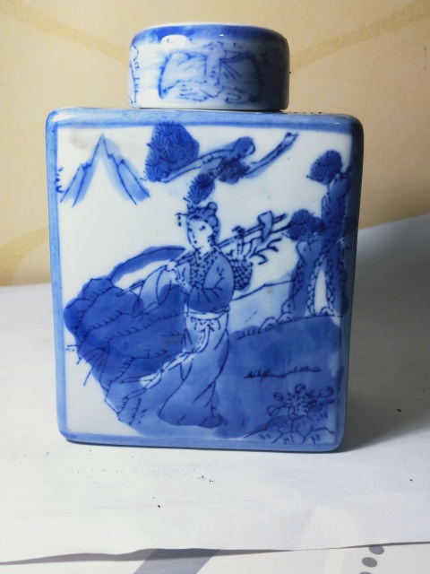 古玩陶瓷青花人物紋四方茶葉罐拍賣，當(dāng)前價(jià)格470元