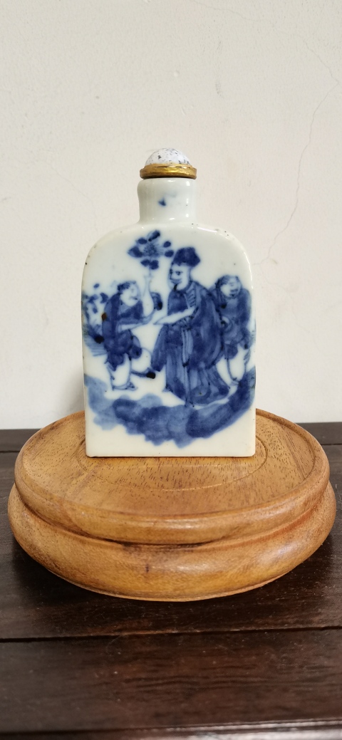 古玩陶瓷青花愛菊圖鼻煙壺拍賣,當前價格4600元
