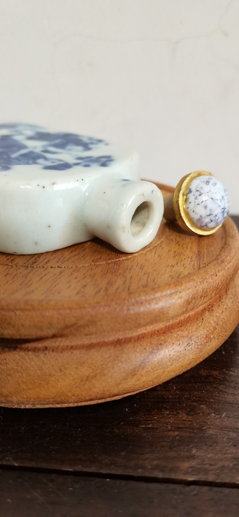 古玩陶瓷青花愛菊圖鼻煙壺拍賣,當前價格4600元