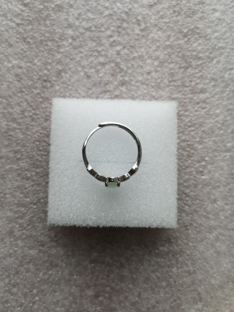古玩玉器翡翠戒指拍賣，當(dāng)前價格135元