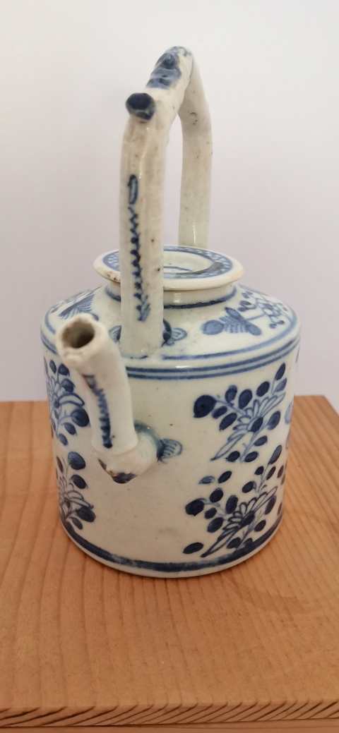 古玩陶瓷青花花蝶紋提梁壺拍賣，當前價格5300元