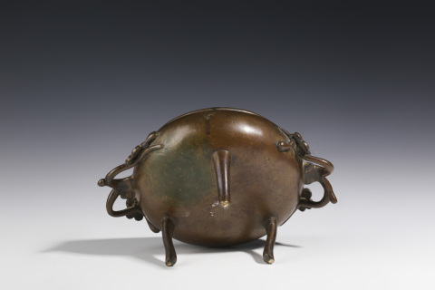 古玩銅器《優品》清·銅梅花耳三足爐拍賣,當前價格16999元