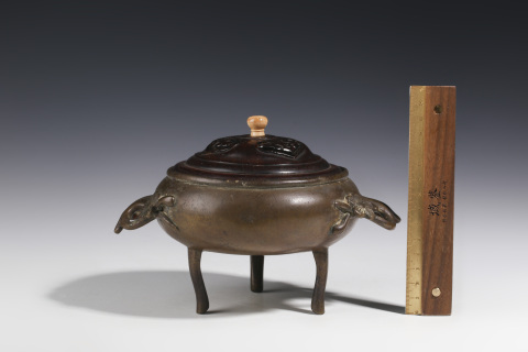 古玩銅器《優品》清·銅梅花耳三足爐拍賣,當前價格16999元