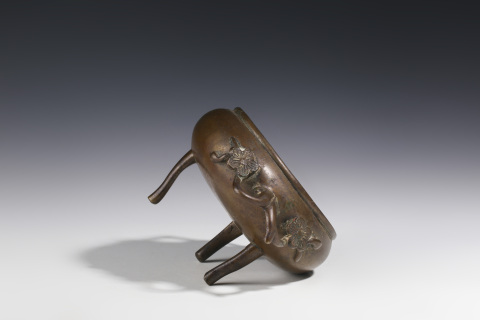 古玩銅器《優品》清·銅梅花耳三足爐拍賣,當前價格16999元