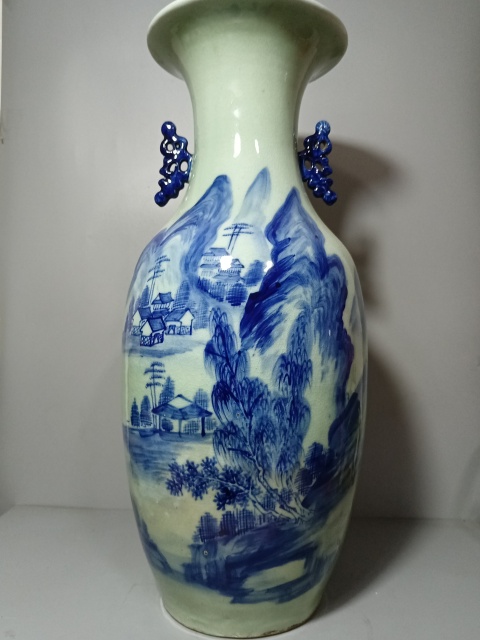 古玩陶瓷清代山水紋青花雙耳撇口瓶拍賣,當前價格2980元