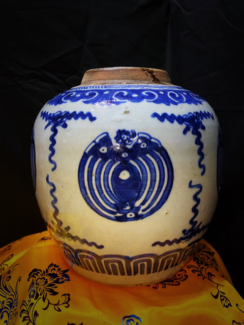 古玩陶瓷【優品在售】康熙·青花夔鳳紋罐拍賣，當前價格1元