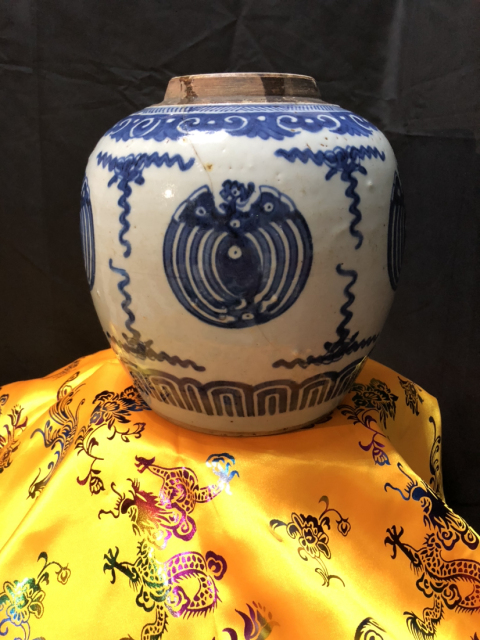 古玩陶瓷【優品在售】康熙·青花夔鳳紋罐拍賣，當前價格1元