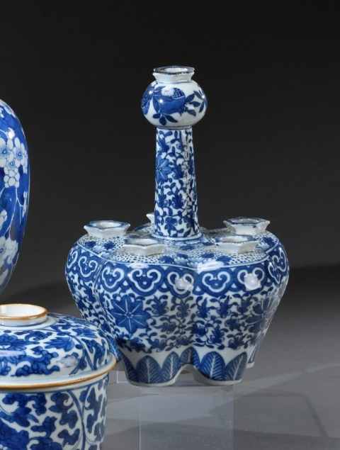 古玩陶瓷花卉紋青花五孔花插拍賣，當(dāng)前價(jià)格12600元