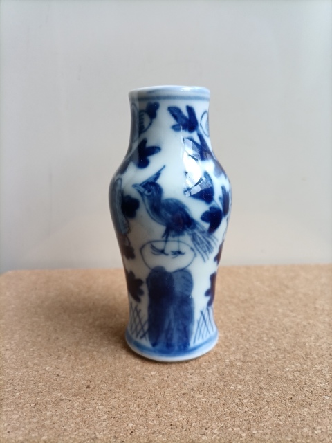 古玩陶瓷小青花瓶拍賣(mài)，當(dāng)前價(jià)格2300元