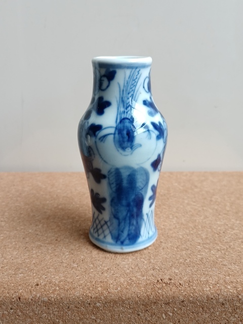 古玩陶瓷小青花瓶拍賣(mài)，當(dāng)前價(jià)格2300元