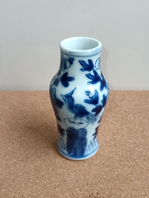 古玩陶瓷小青花瓶拍賣(mài)，當(dāng)前價(jià)格2300元