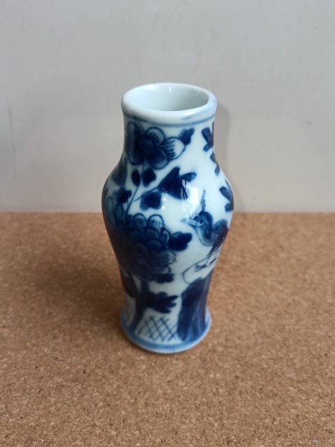 古玩陶瓷小青花瓶拍賣(mài)，當(dāng)前價(jià)格2300元