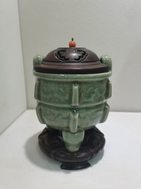 古玩陶瓷清代龍泉窯青瓷饕餮紋香爐拍賣，當前價格28888元