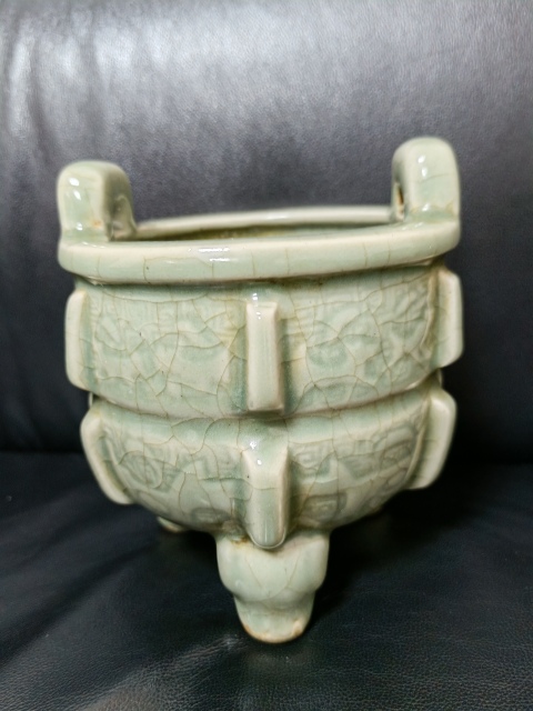 古玩陶瓷清代龍泉窯青瓷饕餮紋香爐拍賣，當前價格28888元