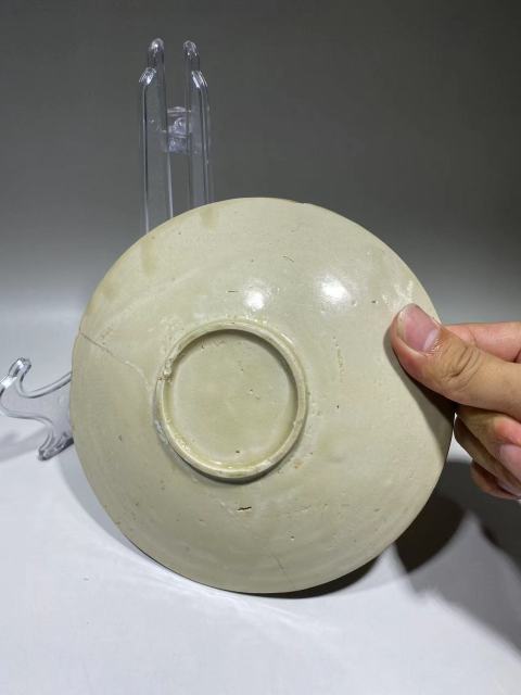 古玩陶瓷定窯模印鳳凰菊花回字紋淺碗拍賣，當(dāng)前價格4000元