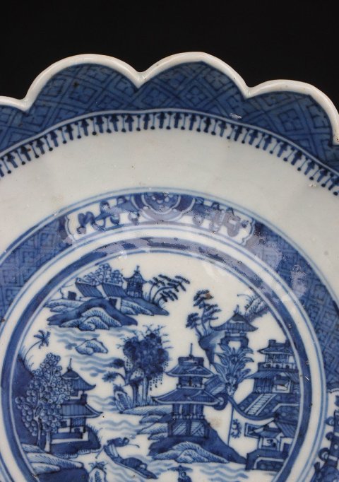 域鉴古玩】2154】清乾隆 青花山水楼阁纹花口盘拍卖价格/图片/值