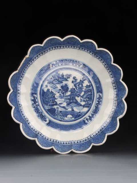 古玩陶瓷2154】清乾隆??青花山水樓閣紋花口盤拍賣，當前價格1580元