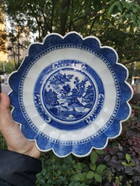 古玩陶瓷2154】清乾隆??青花山水樓閣紋花口盤拍賣，當前價格1580元