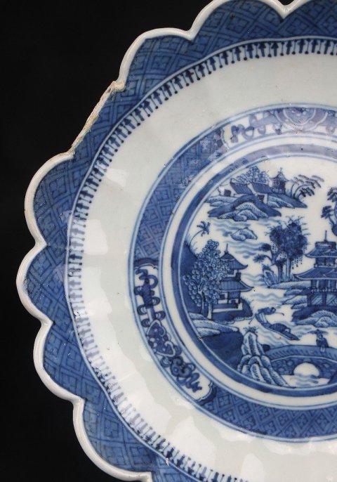 古玩陶瓷2154】清乾隆??青花山水樓閣紋花口盤拍賣，當前價格1580元