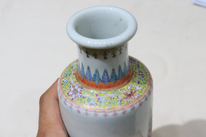 古玩陶瓷大清乾隆年制款人物紋粉彩瓶拍賣，當(dāng)前價(jià)格22000元