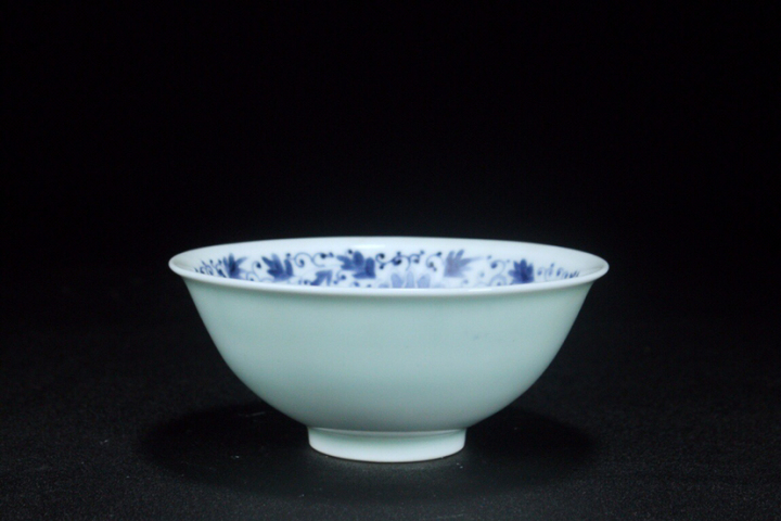 古玩陶瓷清中·豆青釉內青花纏枝蓮紋茶碗拍賣，當前價格2999元