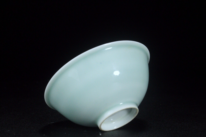 古玩陶瓷清中·豆青釉內青花纏枝蓮紋茶碗拍賣，當前價格2999元