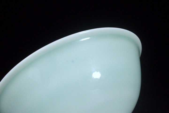 古玩陶瓷清中·豆青釉內青花纏枝蓮紋茶碗拍賣，當前價格2999元