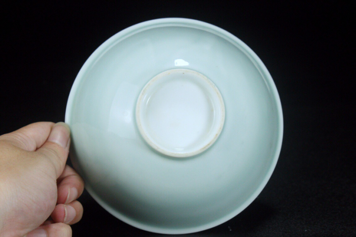 古玩陶瓷清中·豆青釉內青花纏枝蓮紋茶碗拍賣，當前價格2999元