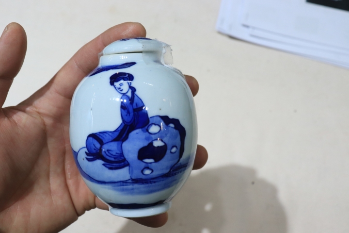 古玩陶瓷清早人物紋青花蓮子罐拍賣，當前價格9800元