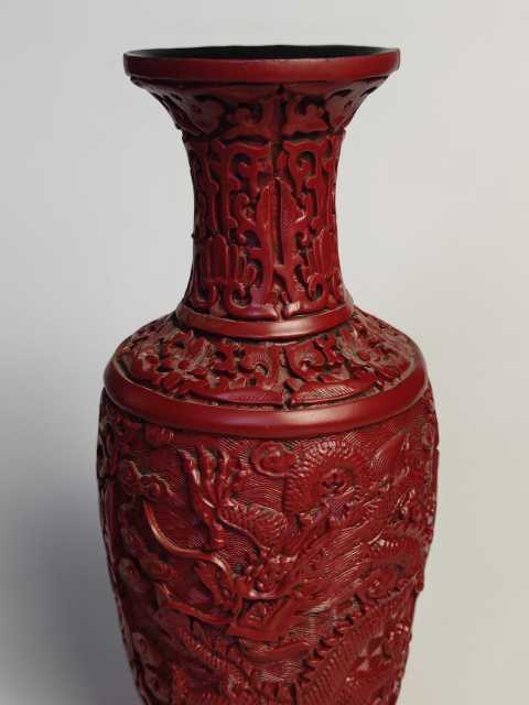 古玩陶瓷創匯時期漆器雕龍紋賞瓶拍賣，當前價格2999元