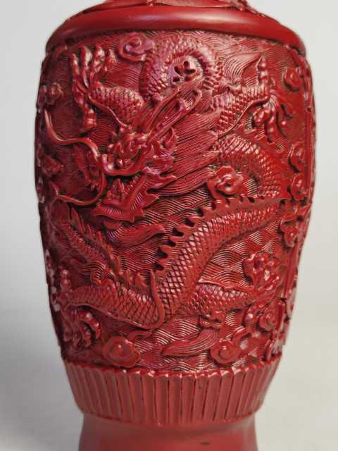 古玩陶瓷創匯時期漆器雕龍紋賞瓶拍賣，當前價格2999元