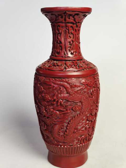 古玩陶瓷創匯時期漆器雕龍紋賞瓶拍賣，當前價格2999元