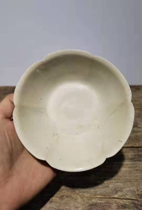 古玩陶瓷宋代定窯花口碗拍賣,當前價格2800元