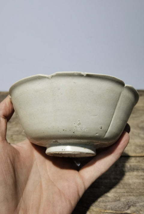 古玩陶瓷宋代定窯花口碗拍賣,當前價格2800元