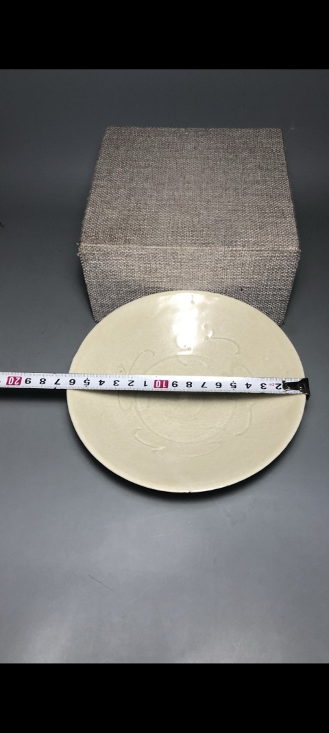 古玩陶瓷【精品】宋代景德鎮窯米黃釉刻花盤【估價萬元以上】拍賣，當前價格3999元