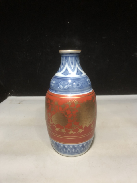 古玩陶瓷清晚期青花釩紅描金瓶拍賣,當前價格1000元
