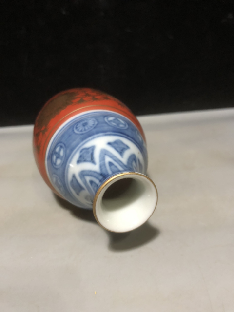古玩陶瓷清晚期青花釩紅描金瓶拍賣,當前價格1000元