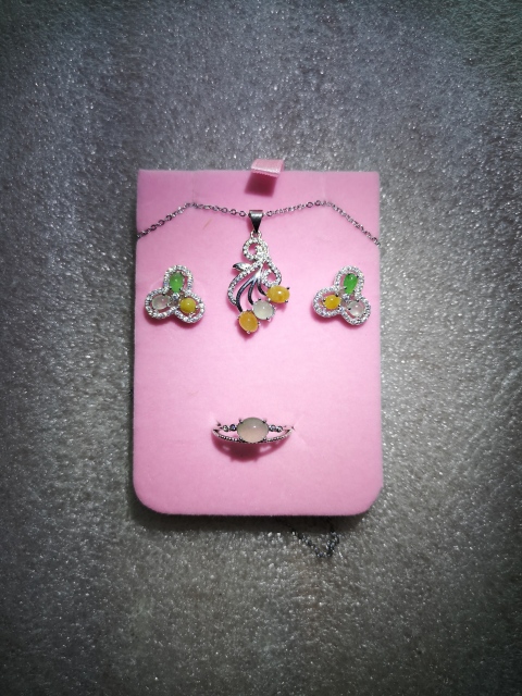 古玩玉器翡翠首飾拍賣，當(dāng)前價格550元
