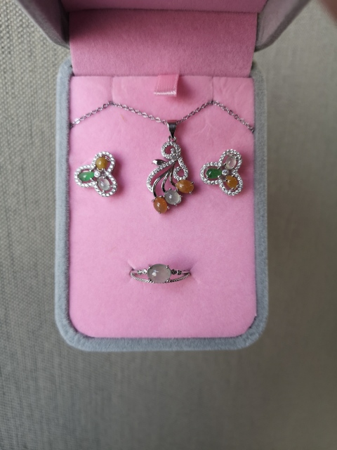 古玩玉器翡翠首飾拍賣，當(dāng)前價格550元