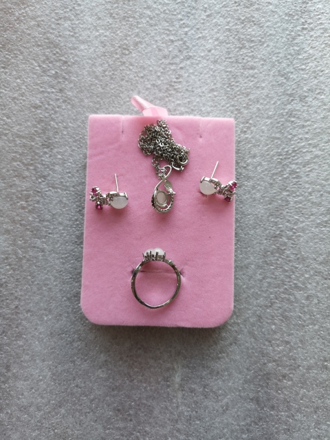 古玩玉器翡翠首飾拍賣，當前價格550元