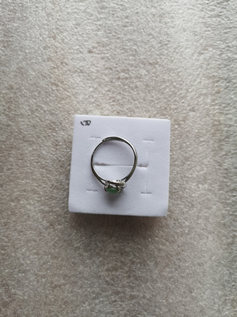 古玩玉器翡翠戒指拍賣，當(dāng)前價(jià)格135元