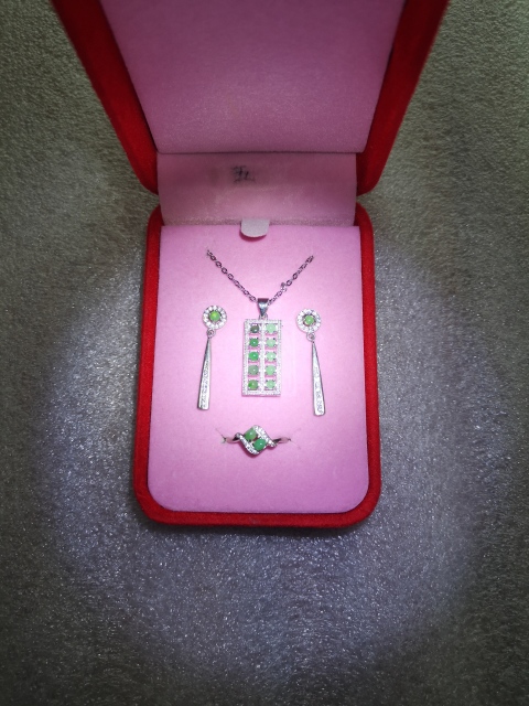 古玩玉器翡翠首飾拍賣,當(dāng)前價(jià)格550元